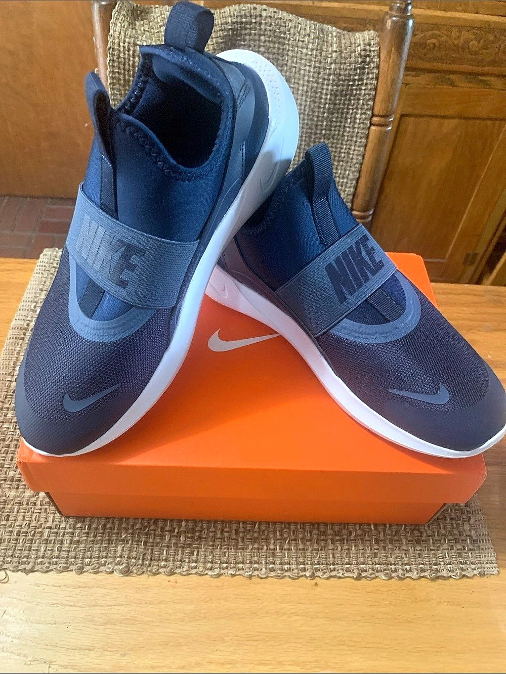 Nike Flex Runner 4 (GS) ) Blue & White Girls US 7Y Like New